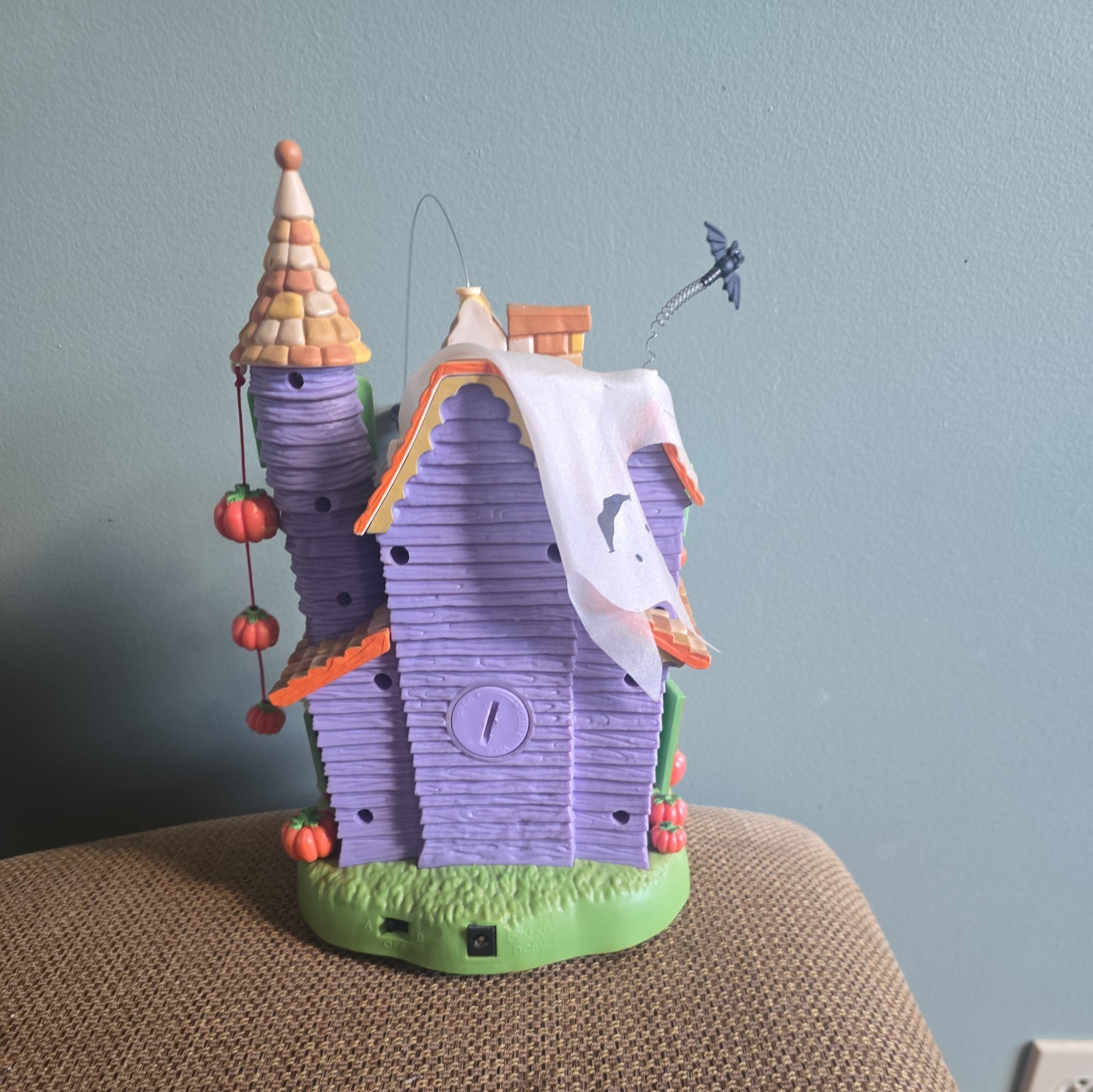 Haunted House Halloween Decor Vampire Pumpkins, Ghosts, SOUND & LIGHT DON’T WORK