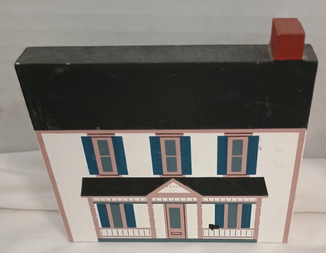 THE CAT’S MEOW VILLAGE MIXED WOOD HOME BUILDINGS + MORE LOT Of 7 SIGNED