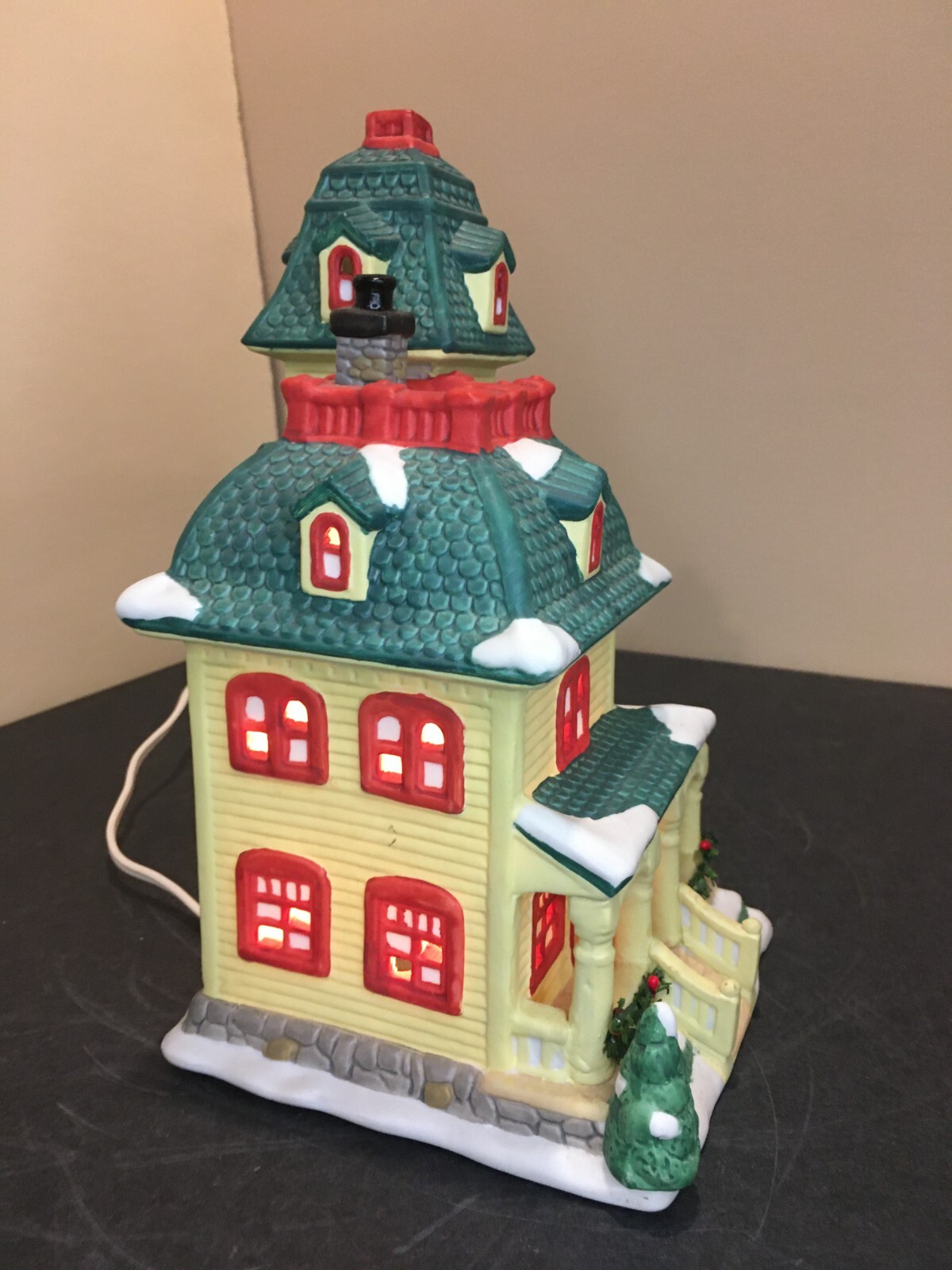**Vintage SEASONAL SPECIALTIES LIGHTED CHRISTMAS VILLAGE LEMON VICTORIAN HOUSE
