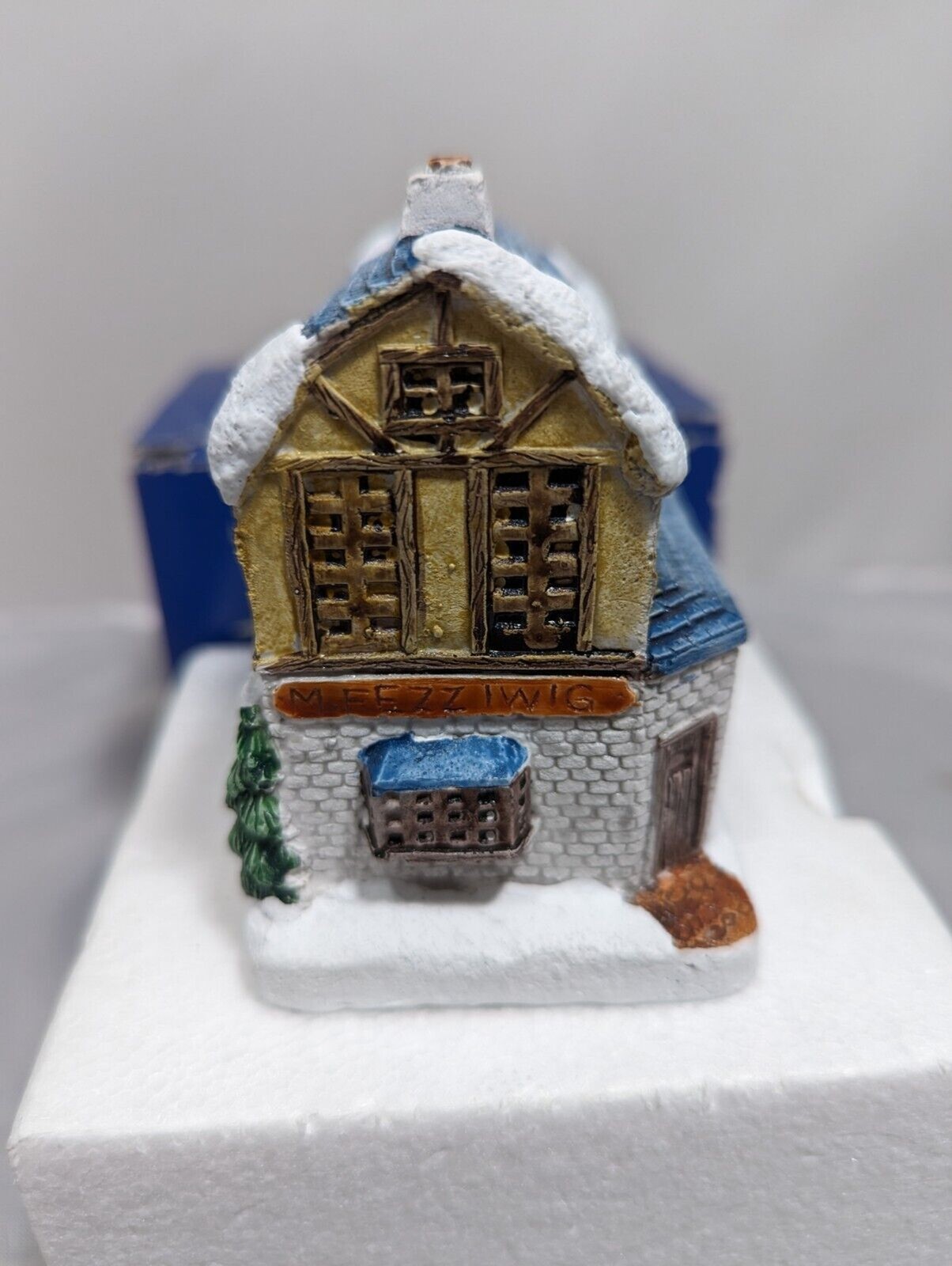 A Dickens Christmas Collection Fezziwig’s House 1988 RSVP Inc Cold Cast Cottage
