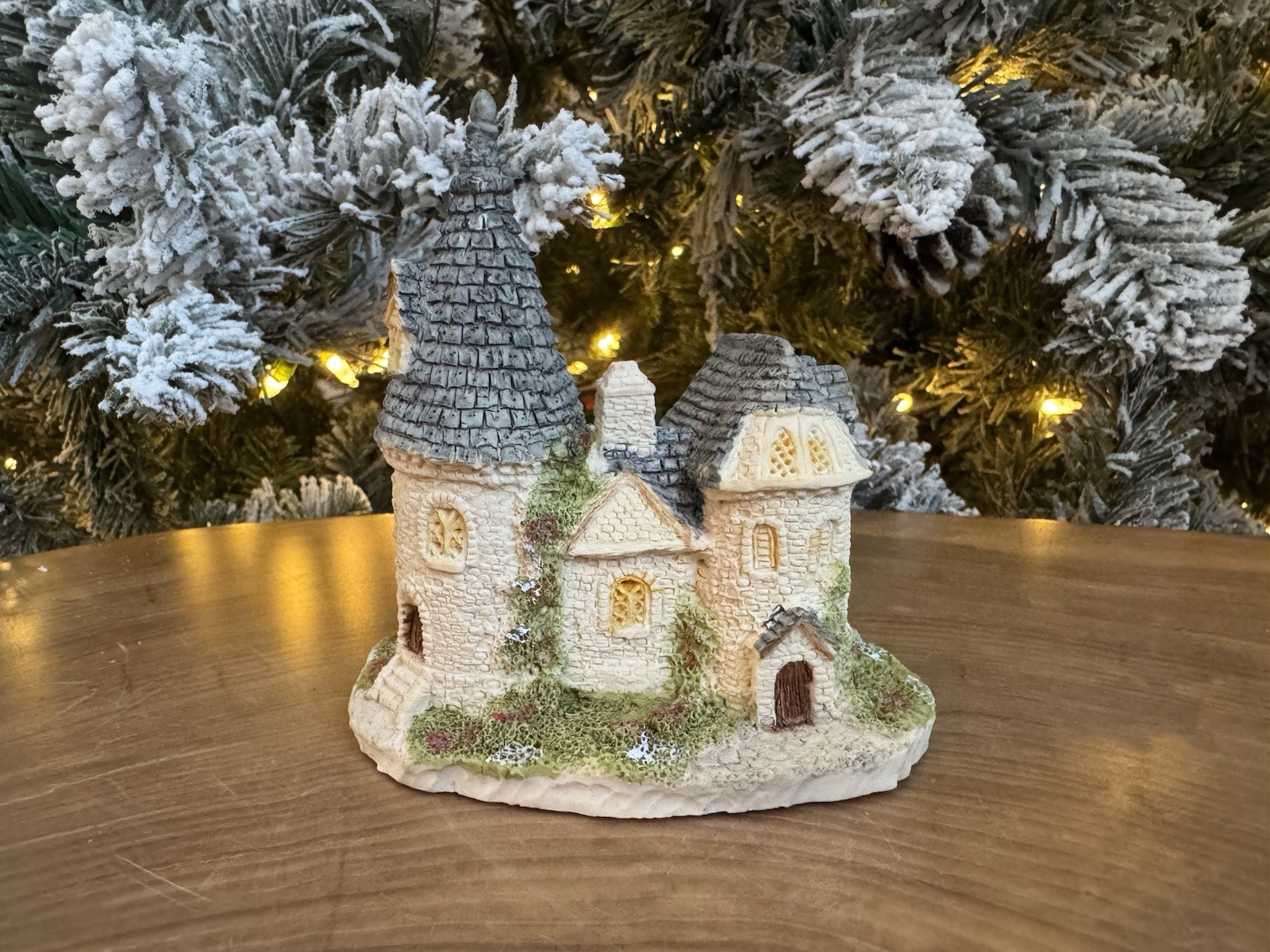 Vintage Russ Bertie & Co Village House #6913