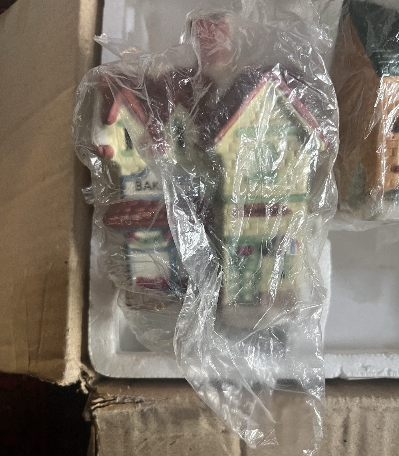 Light Up Christmas Village Quilt Shop, Bakery, Church, 5″ + Mini Figures- NIB