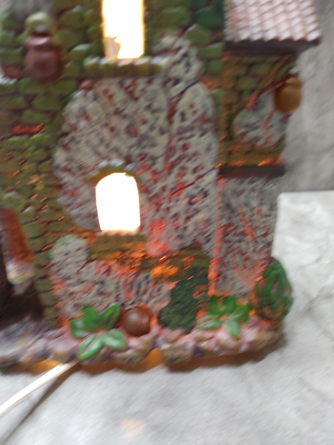 Grandeur Noel ? Christmas Nativity Bethlehem Village Dwelling House Lighted