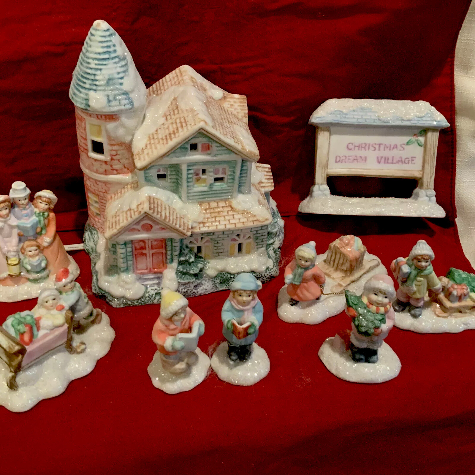 Beautiful Pastel Color Vintage Ceramic Dream village light up 8 Pcs