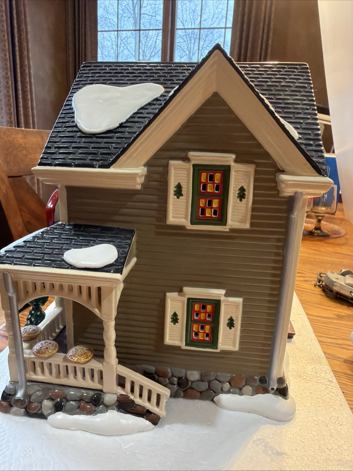 Dept 56 Snow Village 2001 Buck’s County Country Quilts and Pies 55072 IOB NOTE