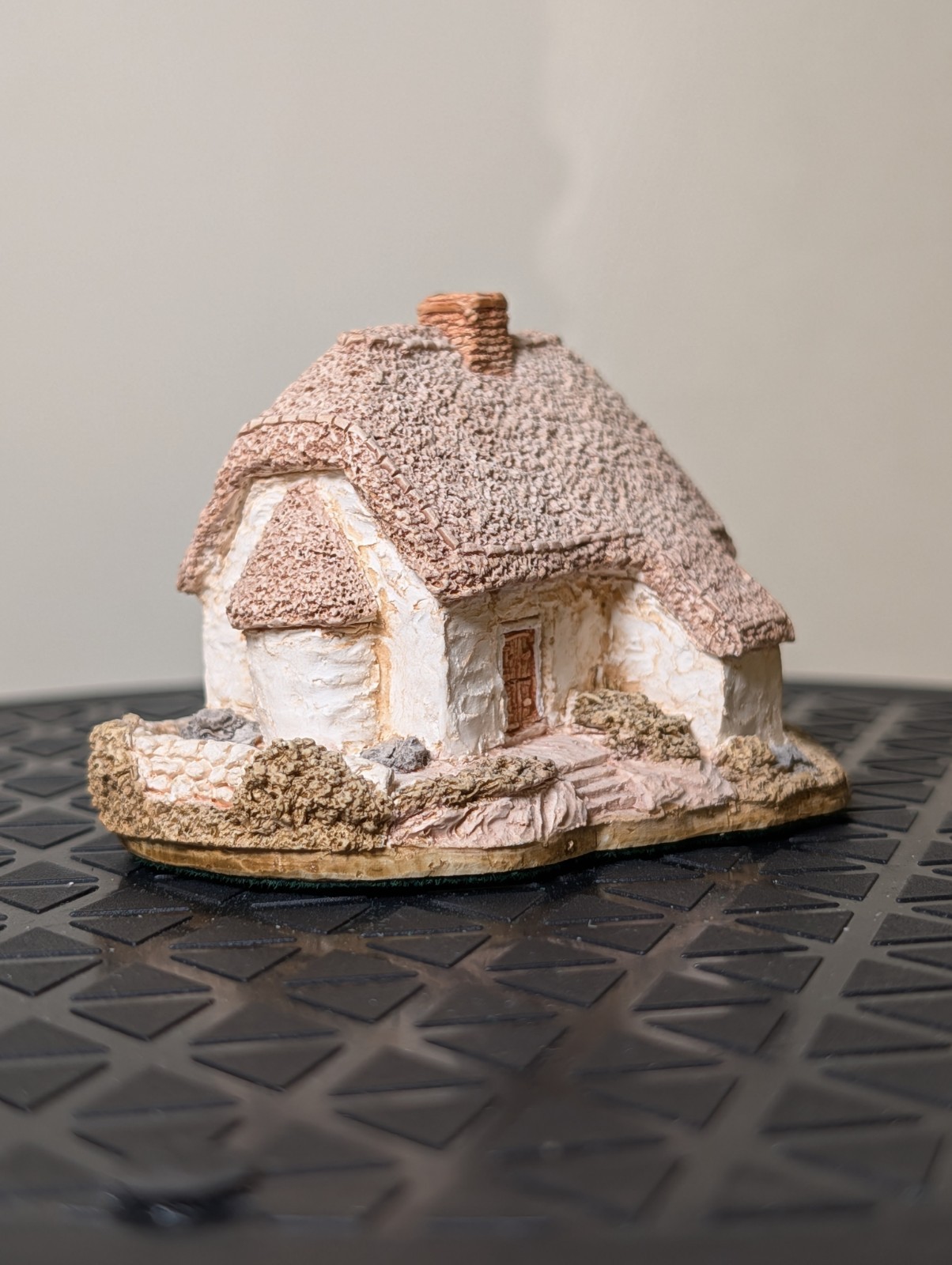 Lilliput Lane “Clover Cottage” From The English Collection, Dated 1987