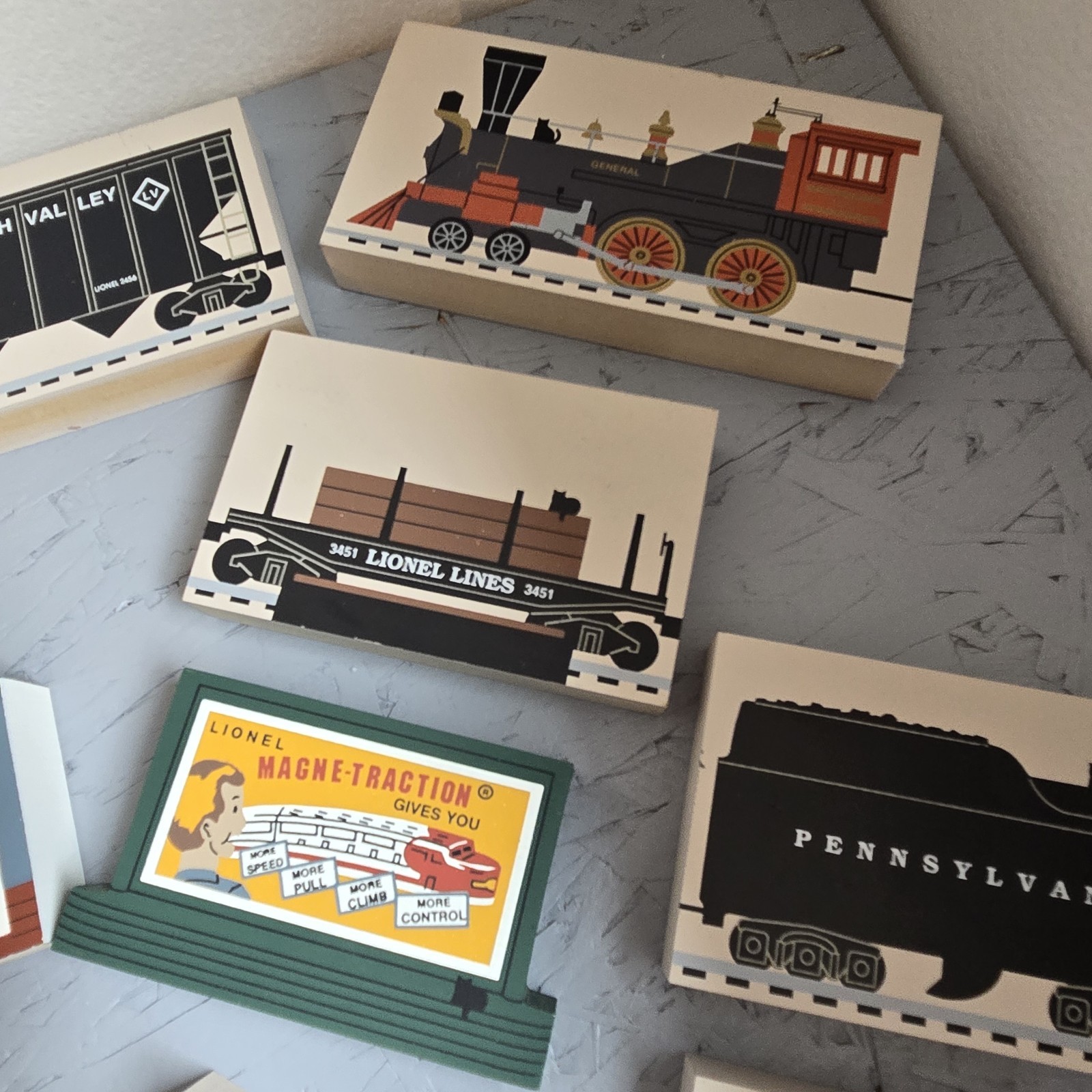The Cat’s Meow Village Lot of 20 Shelf Sitters Trains Lionel Station & More 1995