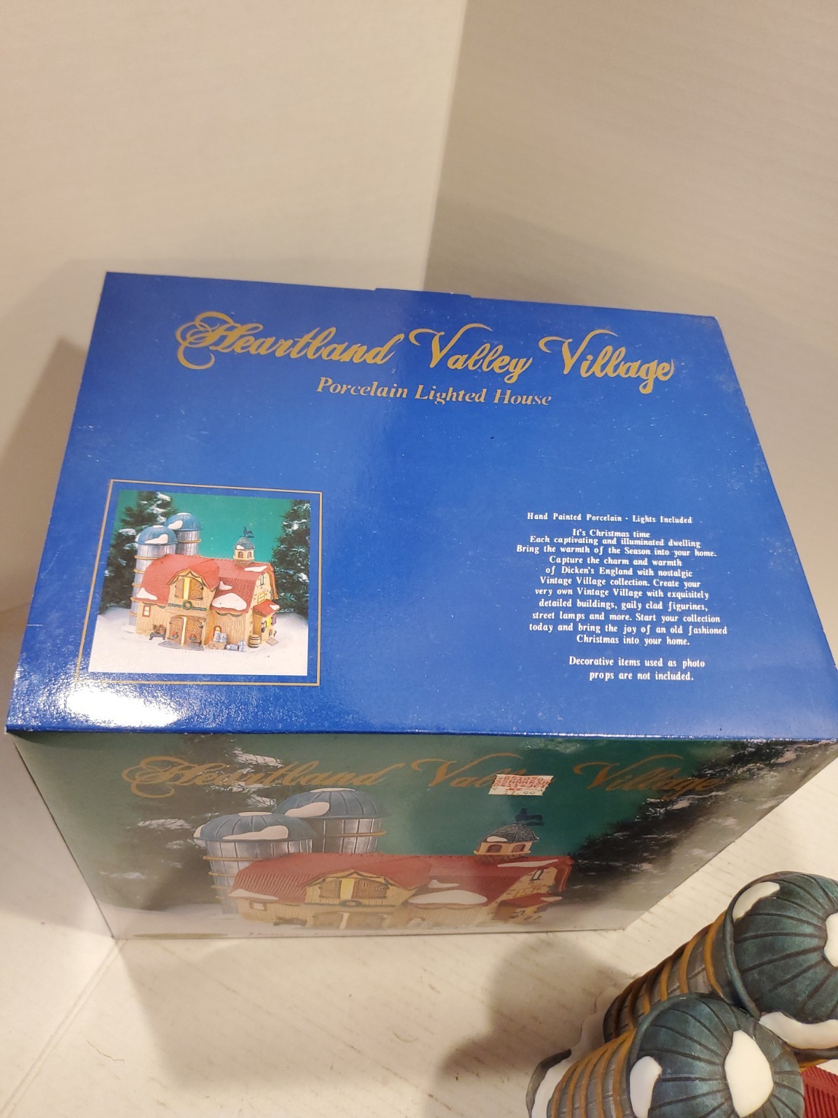 Heartland valley village Red Farm Barn 2001 Limited Edition HTF, Retired