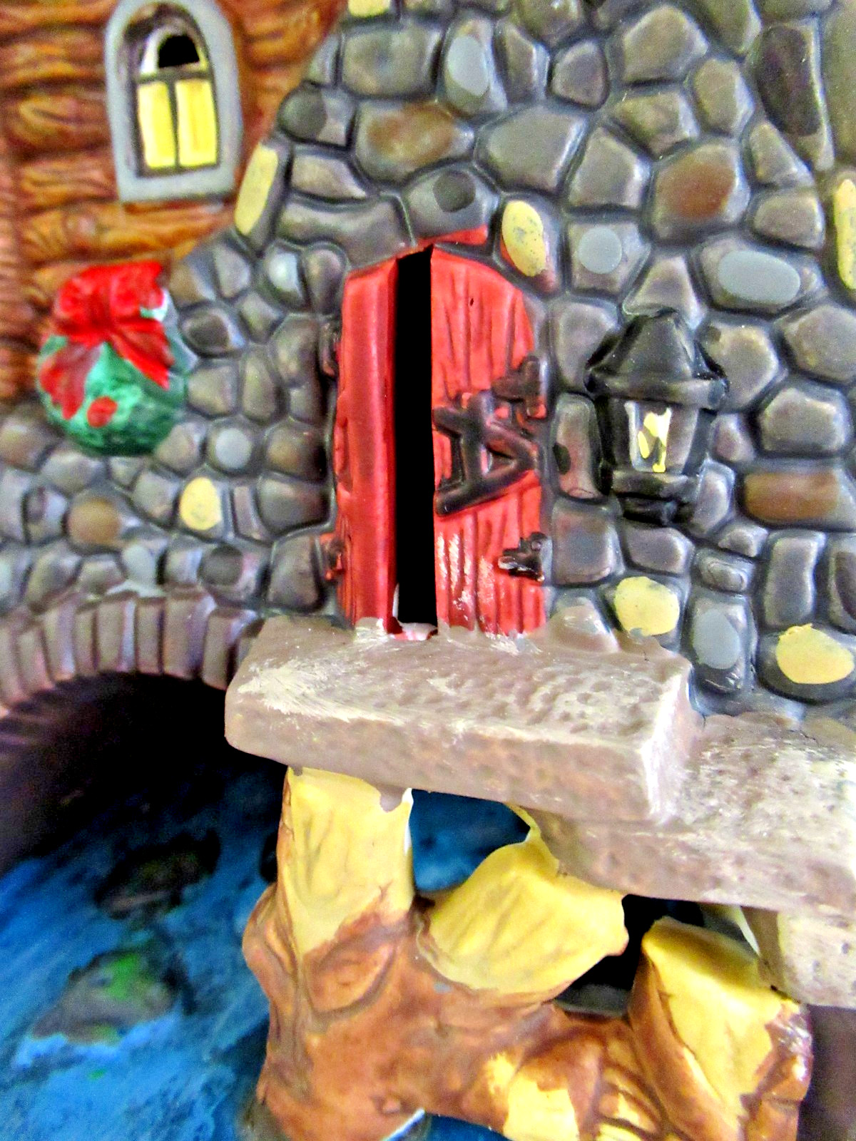 SANTA’S WORKBENCH “STONE BRIDGE WITH HOUSE” ~ (2001) ~ ** VILLAGE ACCESSORY **