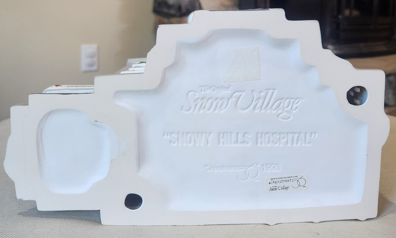Vintage 1993 Dept 56 Snow Village Snowy Hills Hospital #54488 w/Box + Light