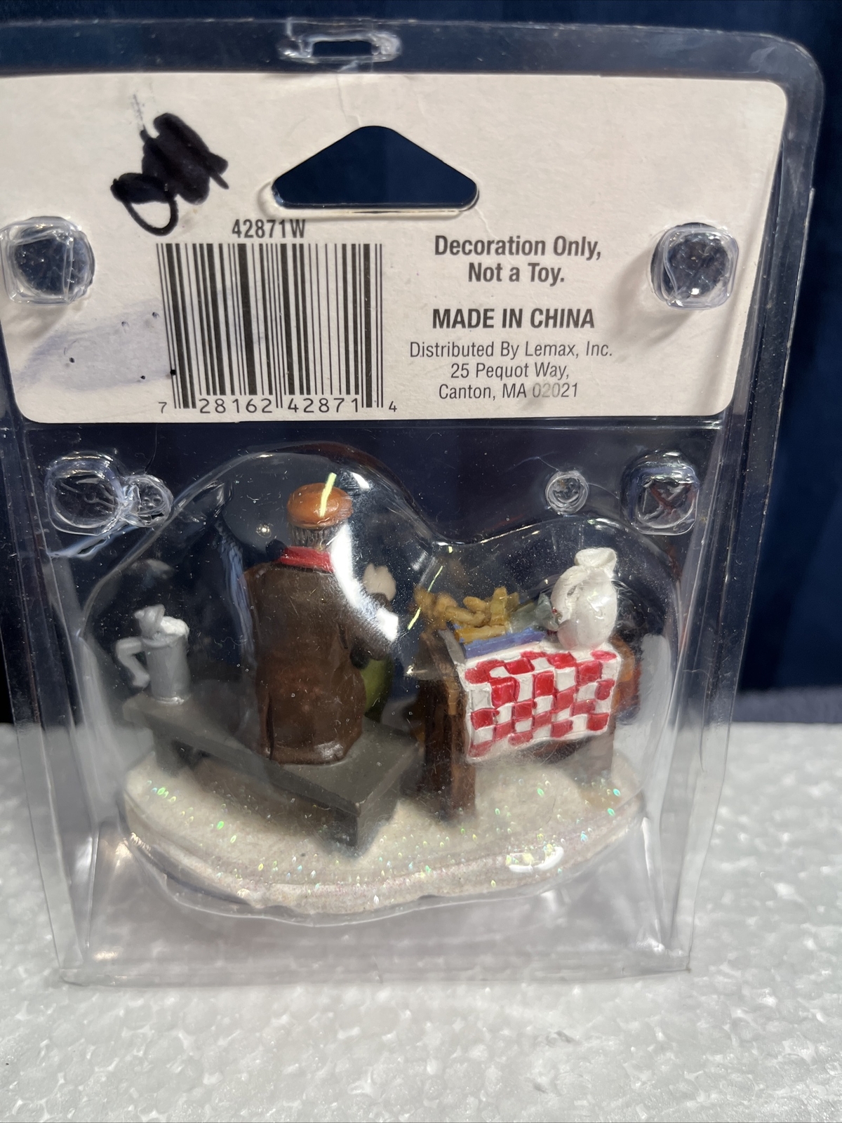 Lemax Christmas Village Figure Figurine A Chip For Chelsea Bob 42871 Dog 009