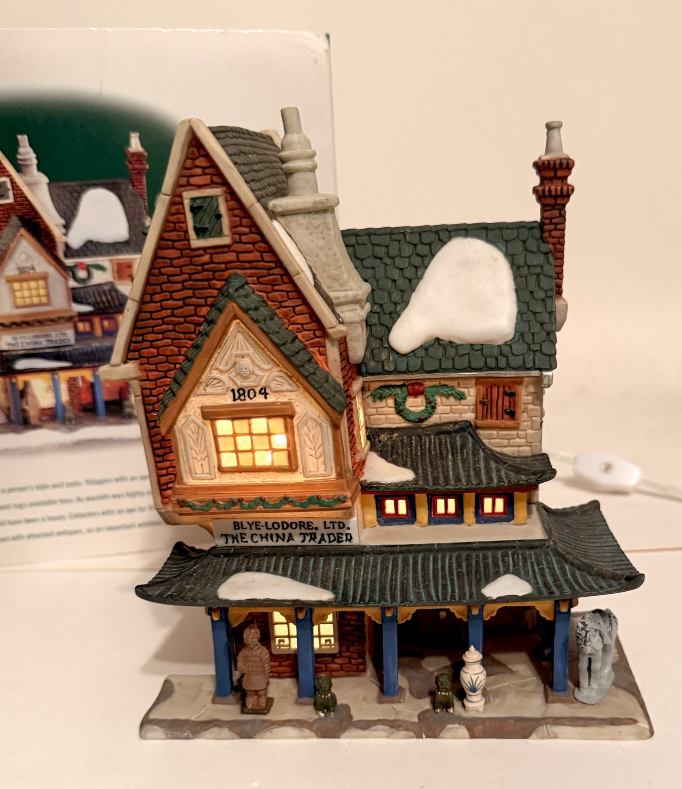 Department 56 THE CHINA TRADER Dickens Village Christmas 58447 Retired Excellent
