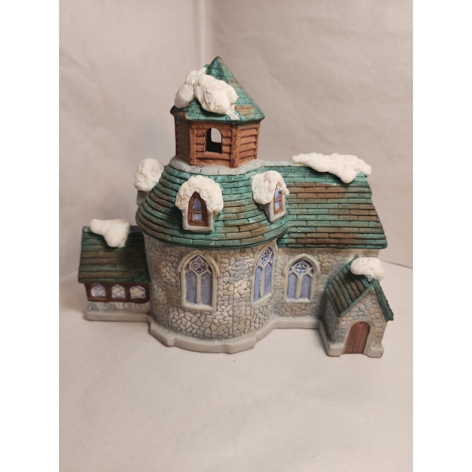 CHRISTMAS VILLAGE Porcelain Cobblestone Church House-No Light Berco CANADA