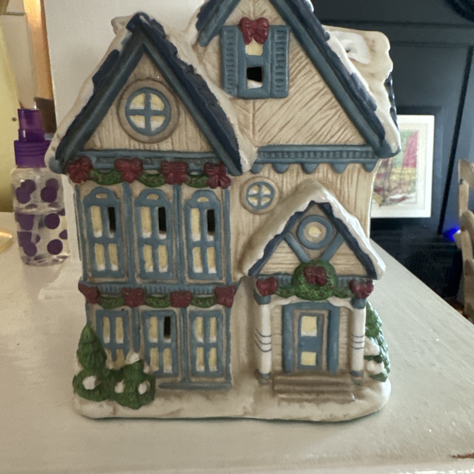 House of Lloyd 1993 7″ Tall Christmas Village House Hole For Nite Lite Vintage