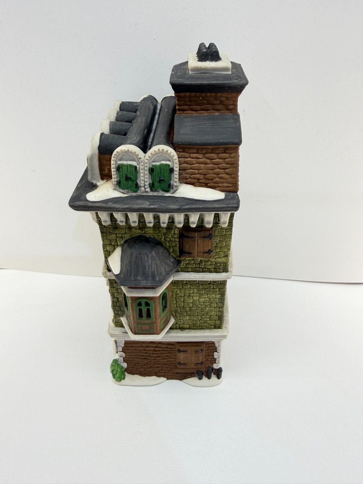 Dept 56 Dickens Village The Flat of Ebenezer Scrooge Porcelain House 5587-5