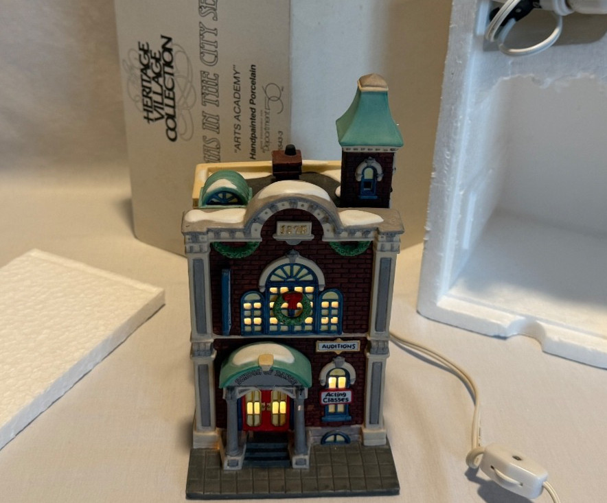 Dept 56 Dickens Christmas/Snow Village “Arts Academy”