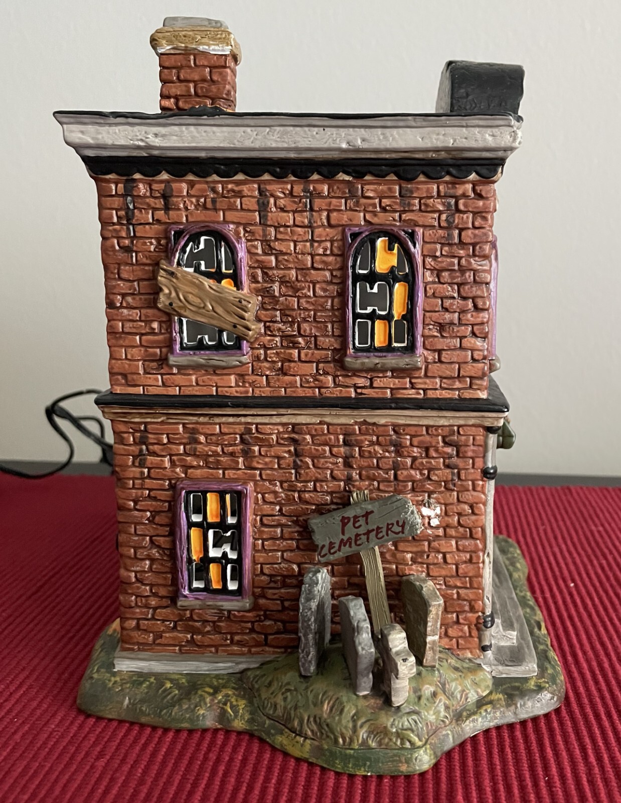 Critter’s Pets & Pelts Dept 56 Halloween Lighted and Sounds Tested Works No Sign