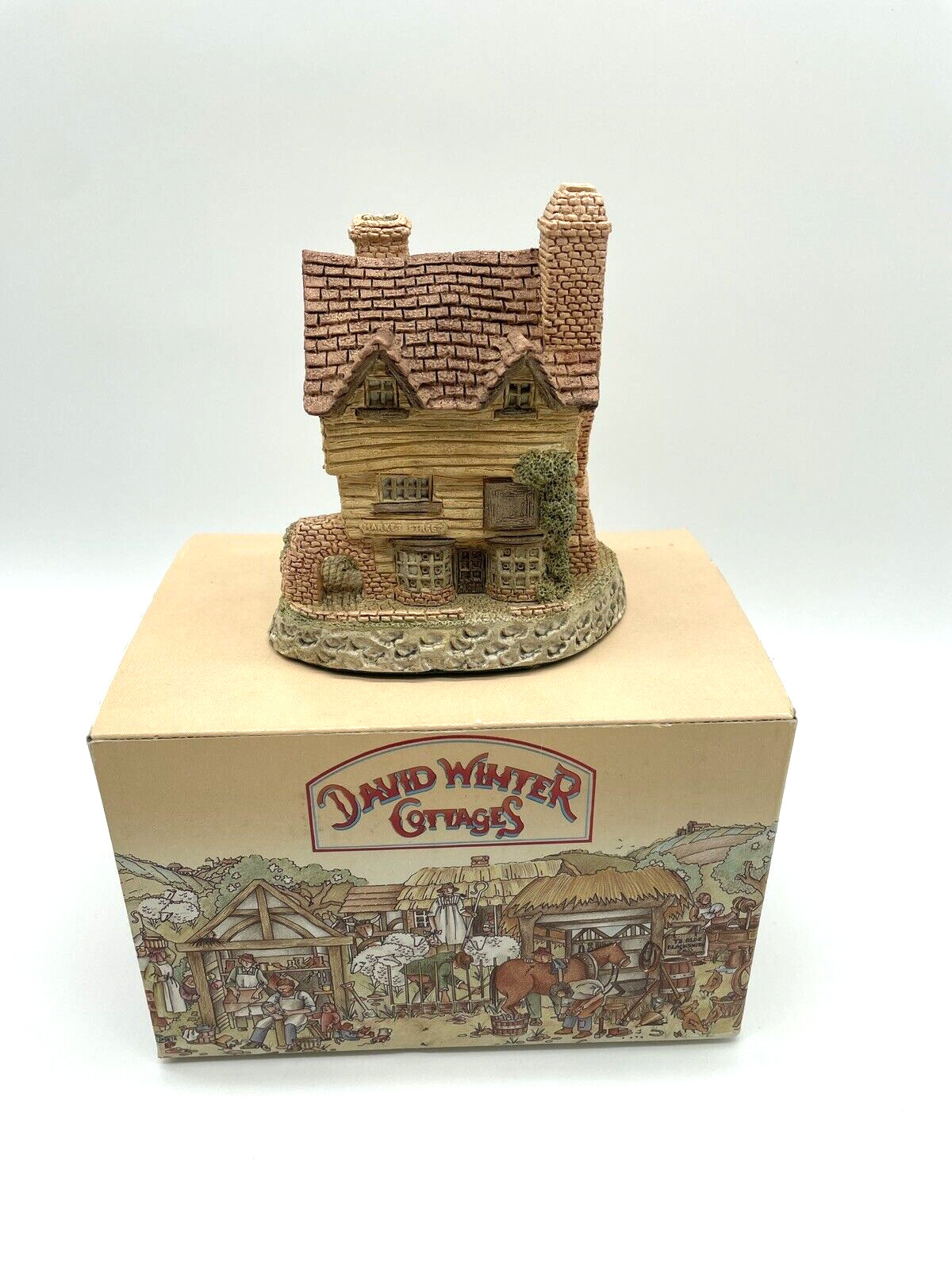Wine Merchant 1980 David Winter Cottage Includes Original Box & COA
