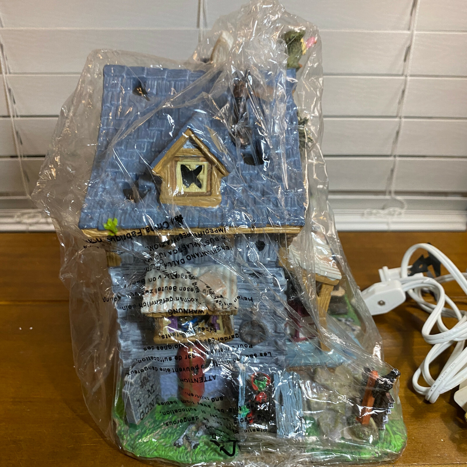 Lemax Limited Edition Halloween Spooky Town Haunted Cabin Lighted Building
