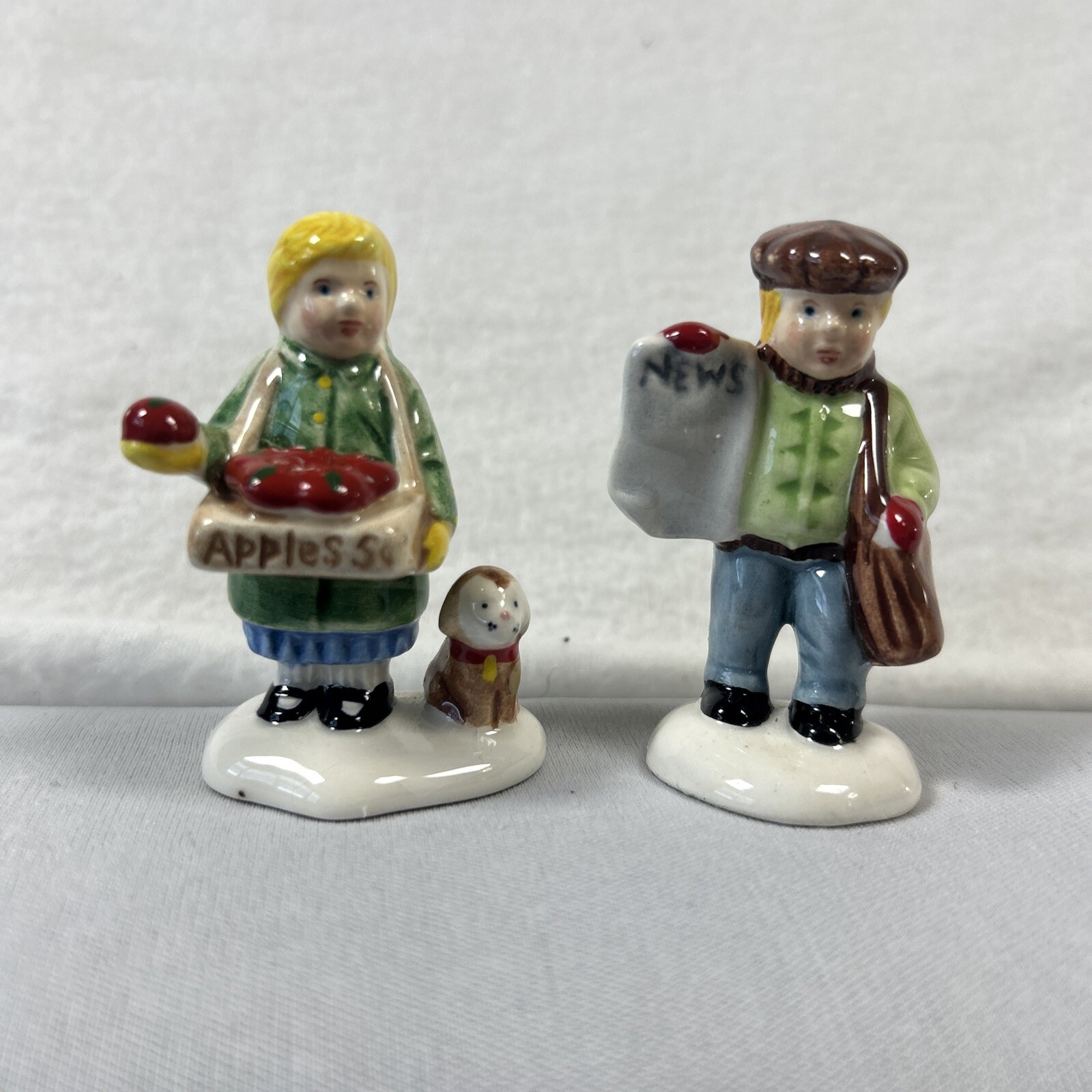 ORIGINAL DEPT. 56 SNOW VILLAGE GIRL SELLING APPLES AND NEWS BOY IN BOX # 5129-2
