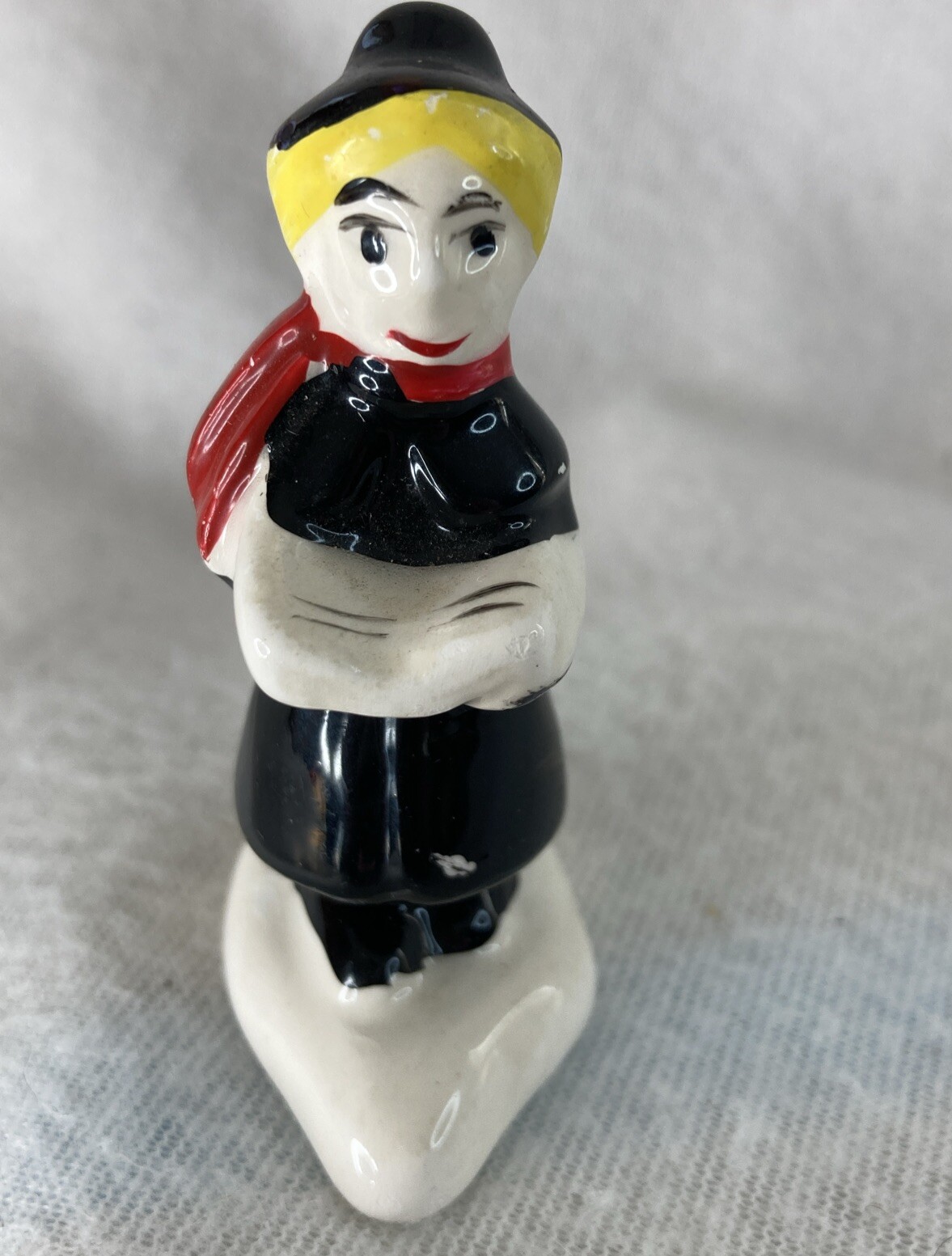 Dept 56 – Carolers – Woman Singing, Figurine – Snow Village 1979 Rare