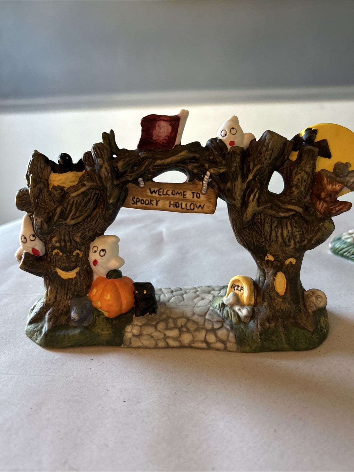 VTG Spooky Ghost Bridge & Welcome To Spooky Hollow Tree Arch