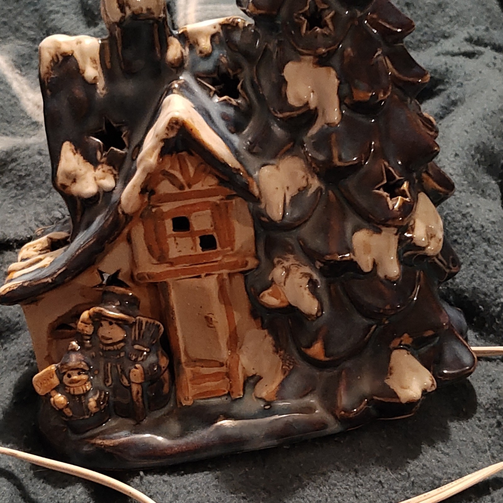 Ceramic Illuminated Christmas House with Snow Pattern and Glossy Finish 10.5 in
