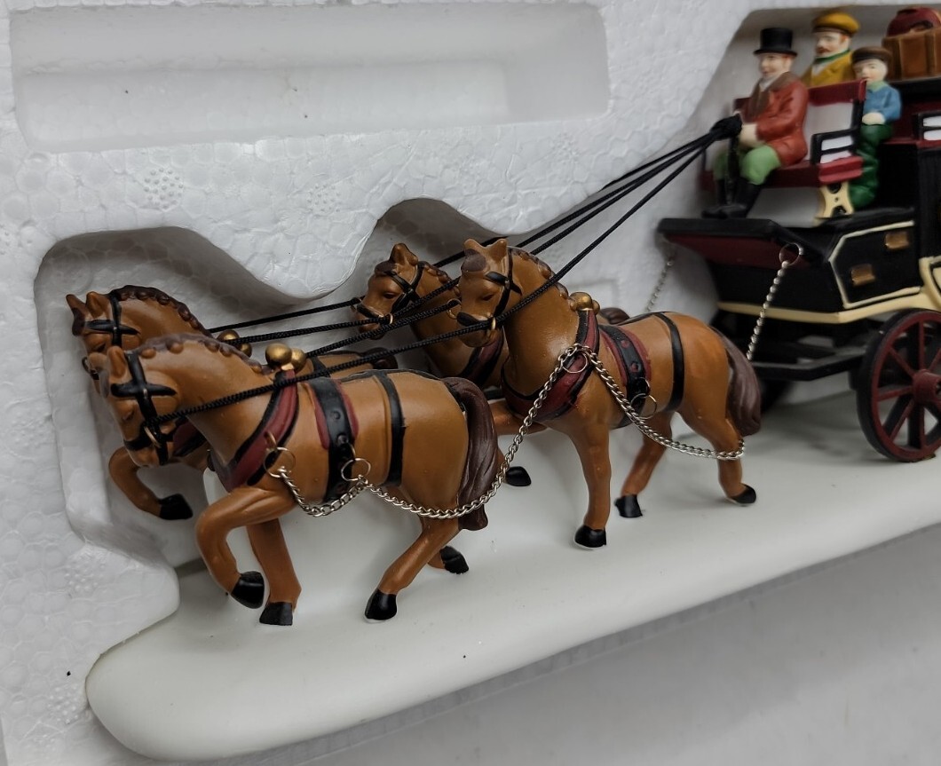Dept 56 Heritage Village Holiday Coach Horse Drawn Carriage 55611.