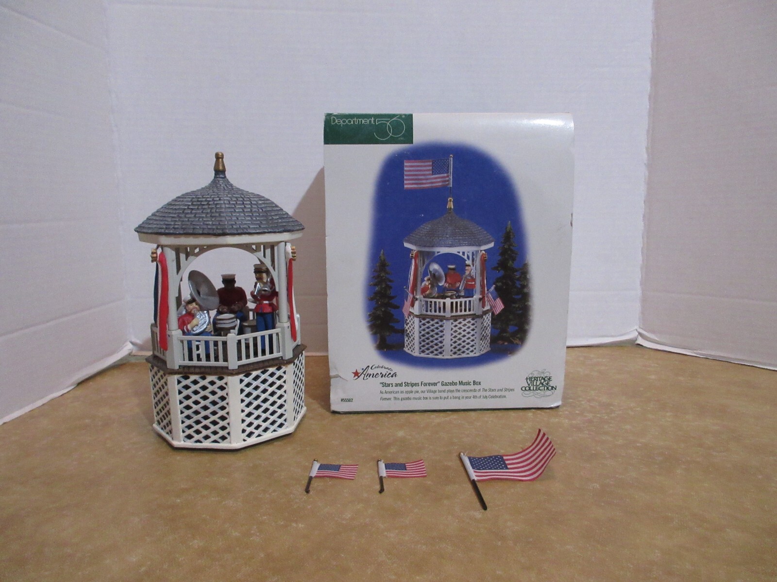Dept. 56 1998 Stars & Stripes Forever Gazebo Musical #55502 Complete W/Flags