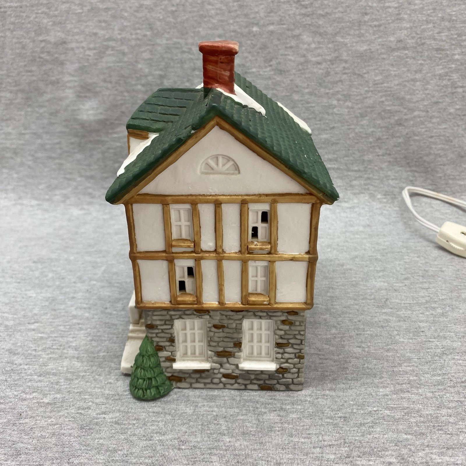 Christmas Village The Inn Hotel Porcelain Lighted Vintage Mann
