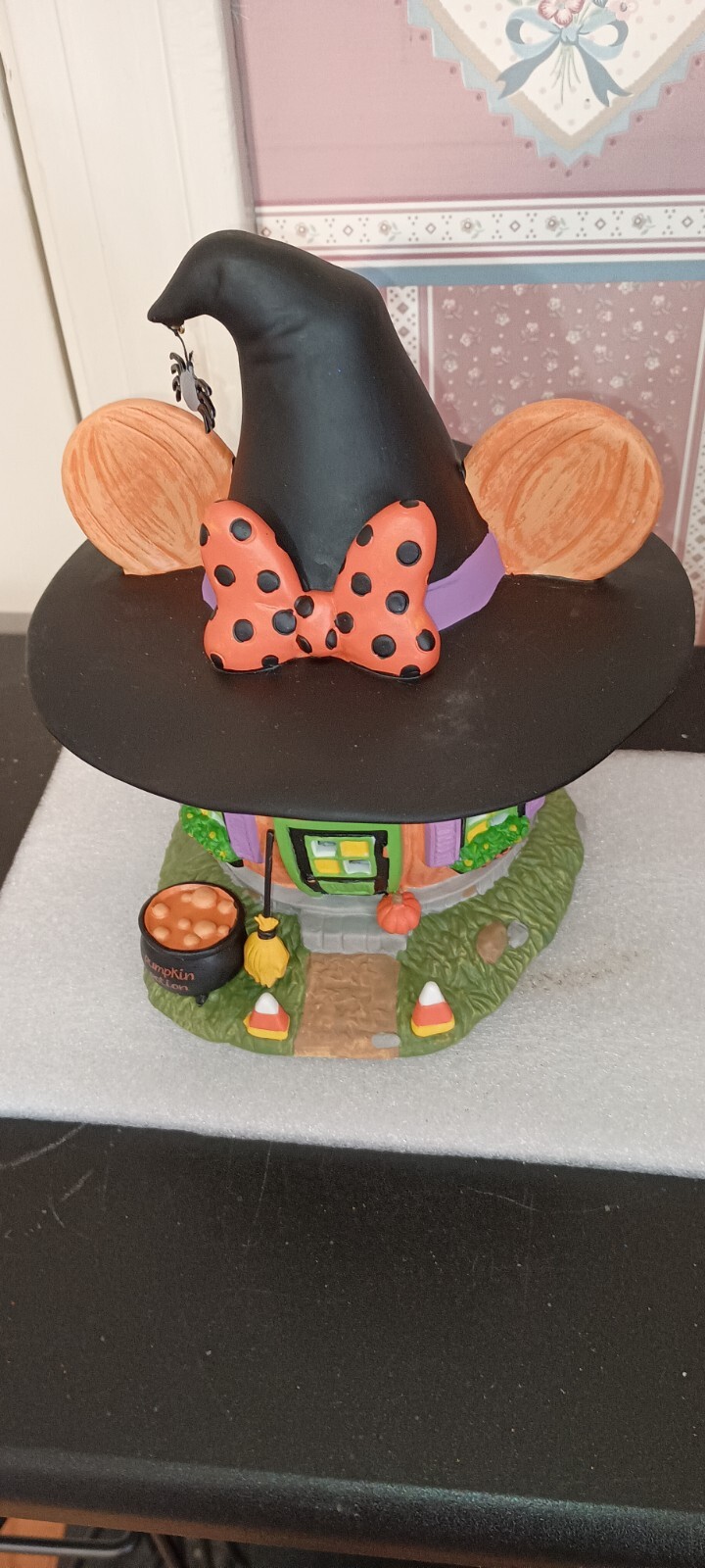 DEPT. 56-DISNEY- MINNIE MOUSE PUMPKIN TOWN HOUSE.NEW IN BOX