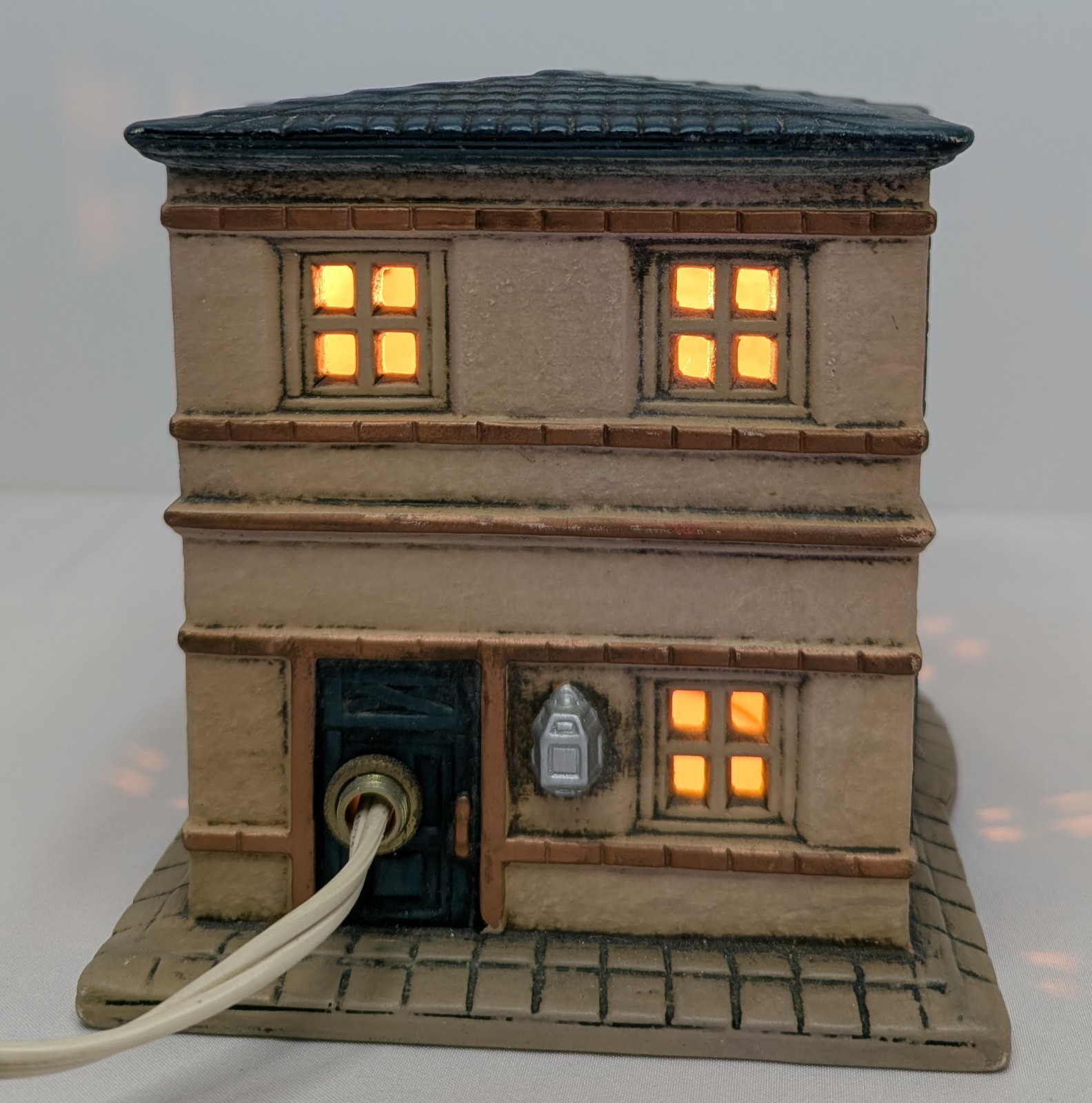 Earth Tones Ceramic Lighted Tavern Building Americana Village Byron Molds 1987