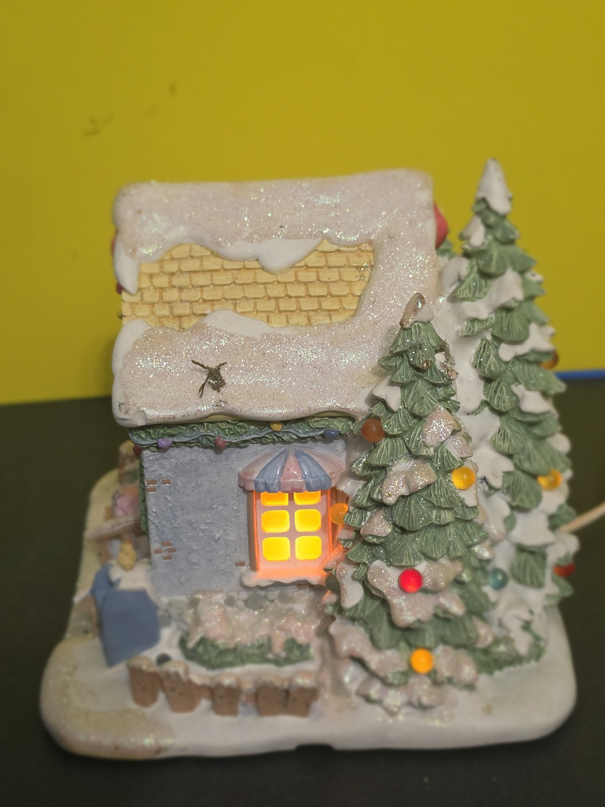 2001 Precious Moments Hawthorne Post Office W Light Serial Numbered