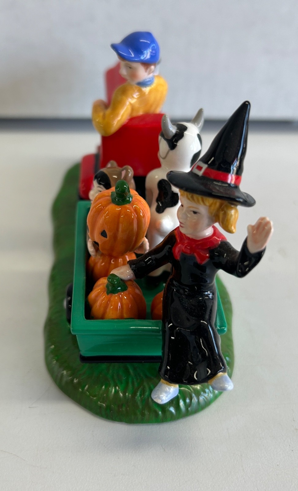 Dept 56 Snow Village Halloween “Gathering Pumpkins” #56 55200