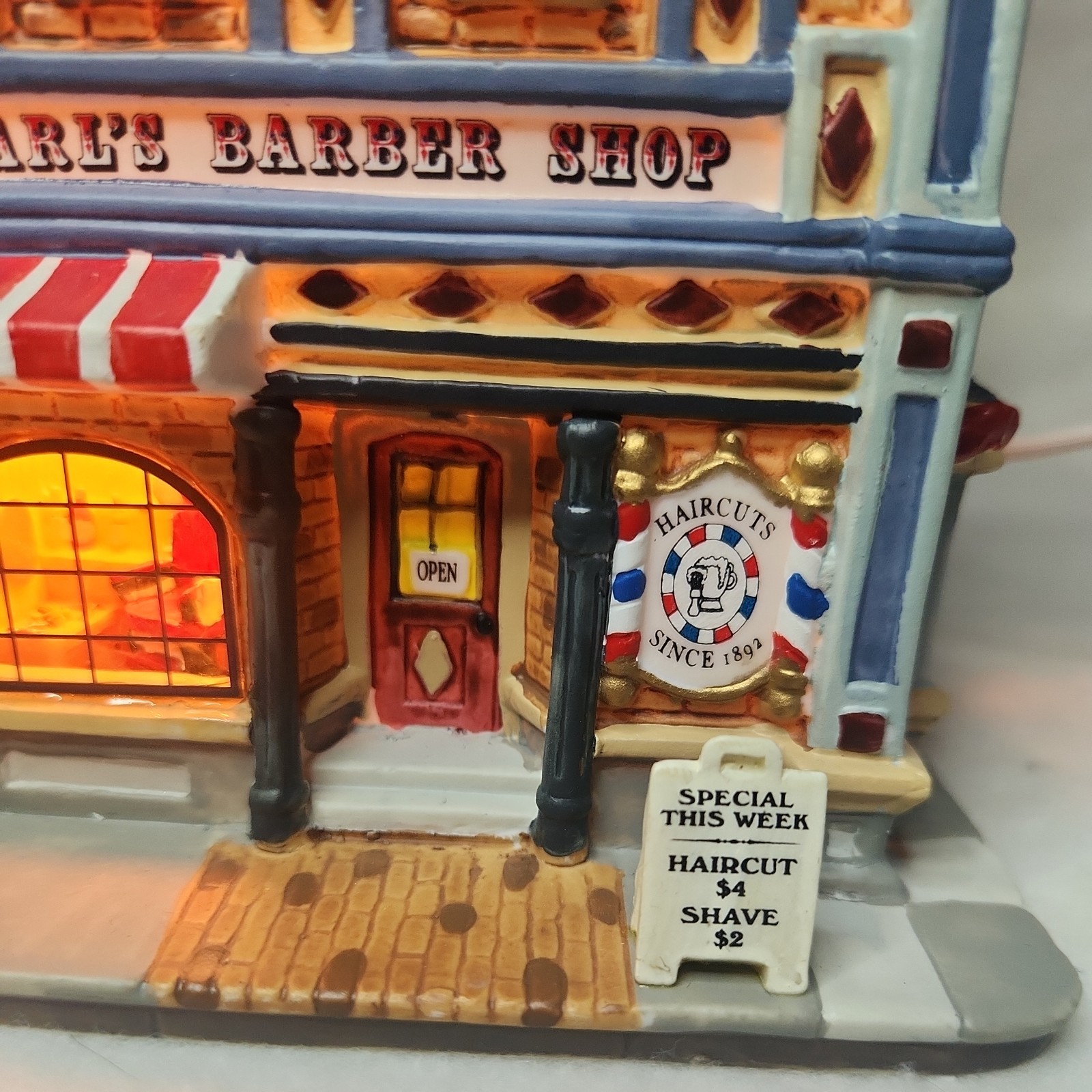 Lemax Coventry Cove “Carl’s Barber Shop” #55721 Christmas Village IOB w/cord