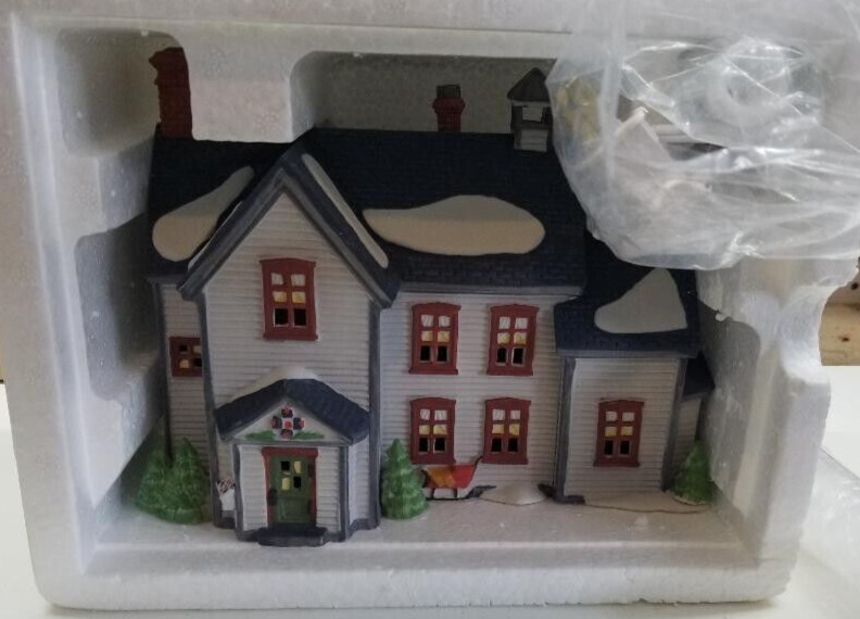 Dept 56 # 5648-0 New England 1993 Pennsylvania Dutch Farmhouse Retired in 1996