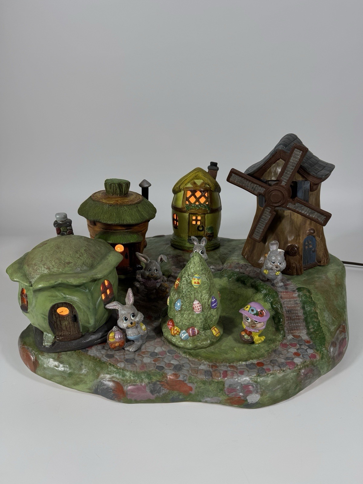 Ceramic Lighted Easter Bunny Rabbit Egg House Village Vintage 80’s – BEAUTIFUL