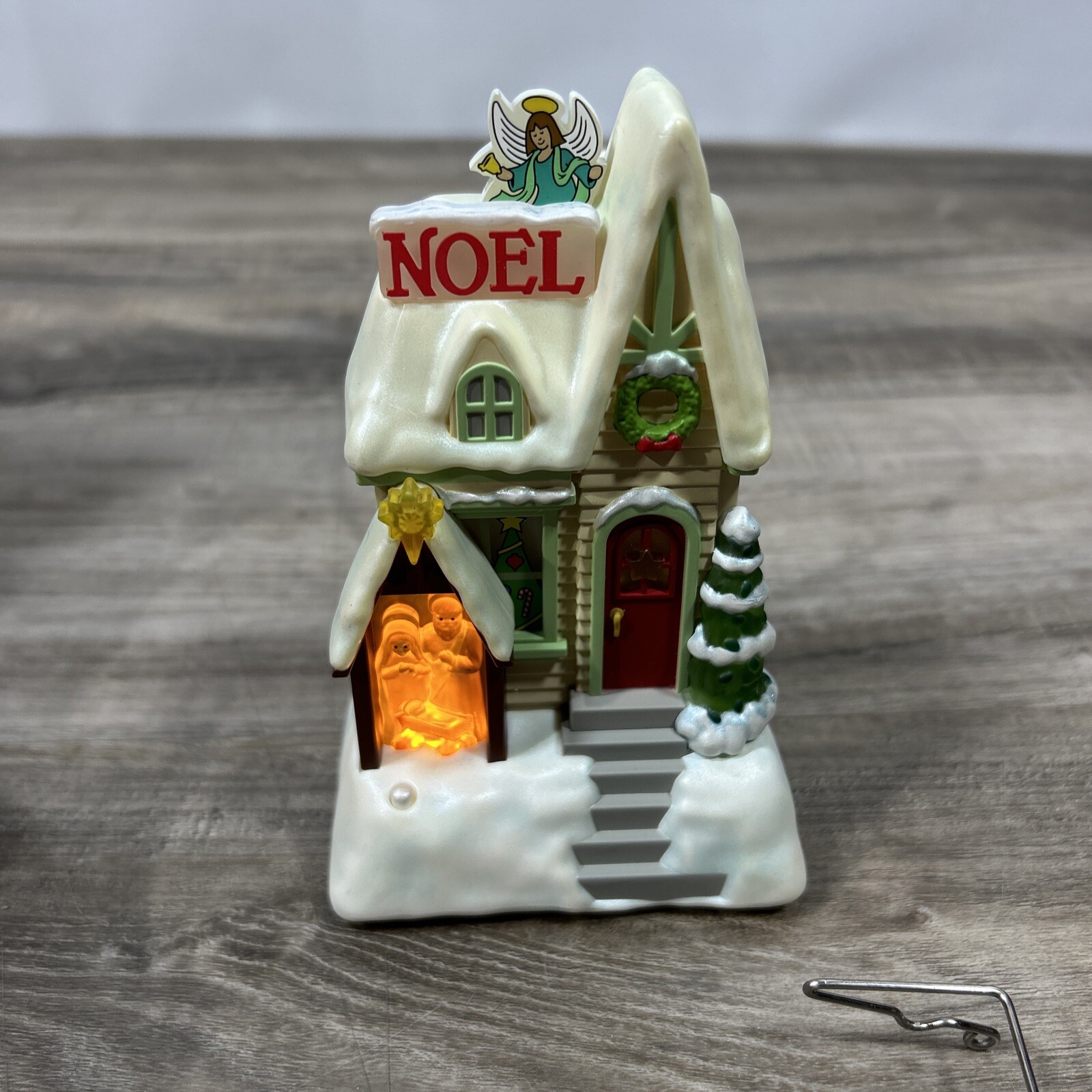 Hallmark Keepsake Caroling Cottages 2009 Synchronized Music NOEL