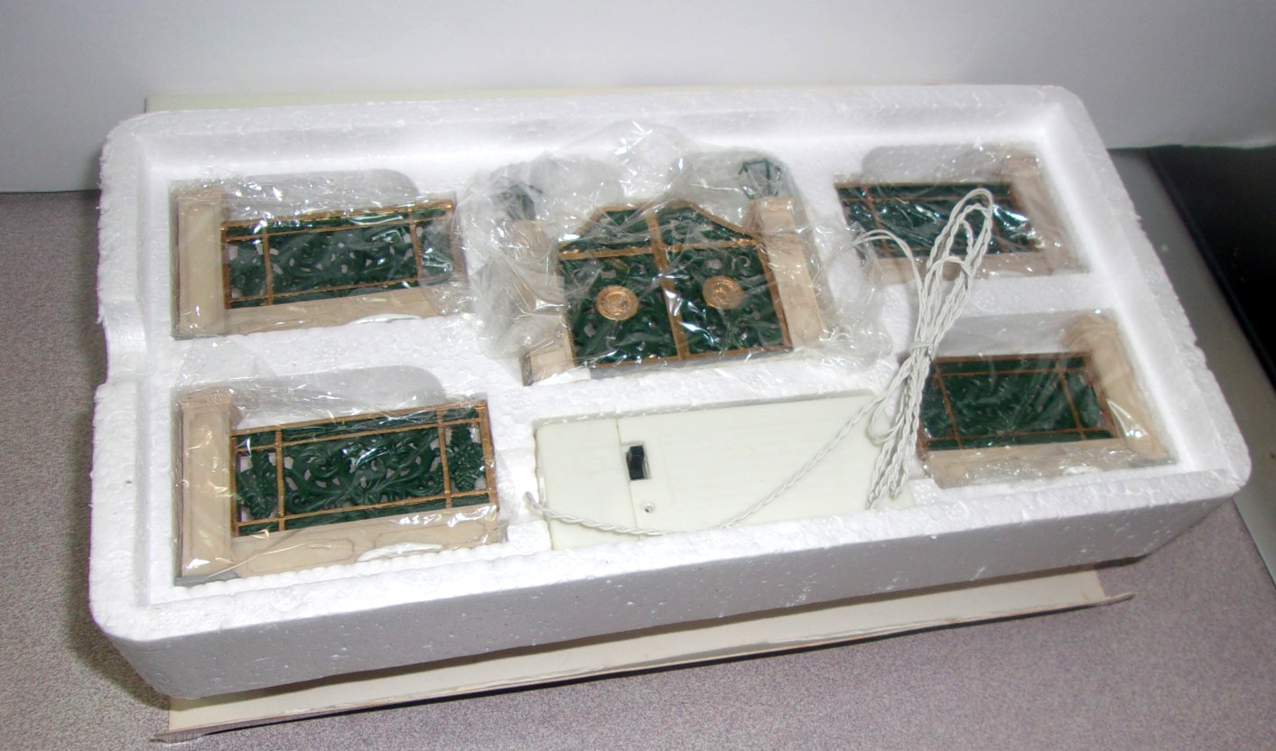 Vintage 1999 Lemax Christmas Village Lighted Victorian Gated Fence New In Box!