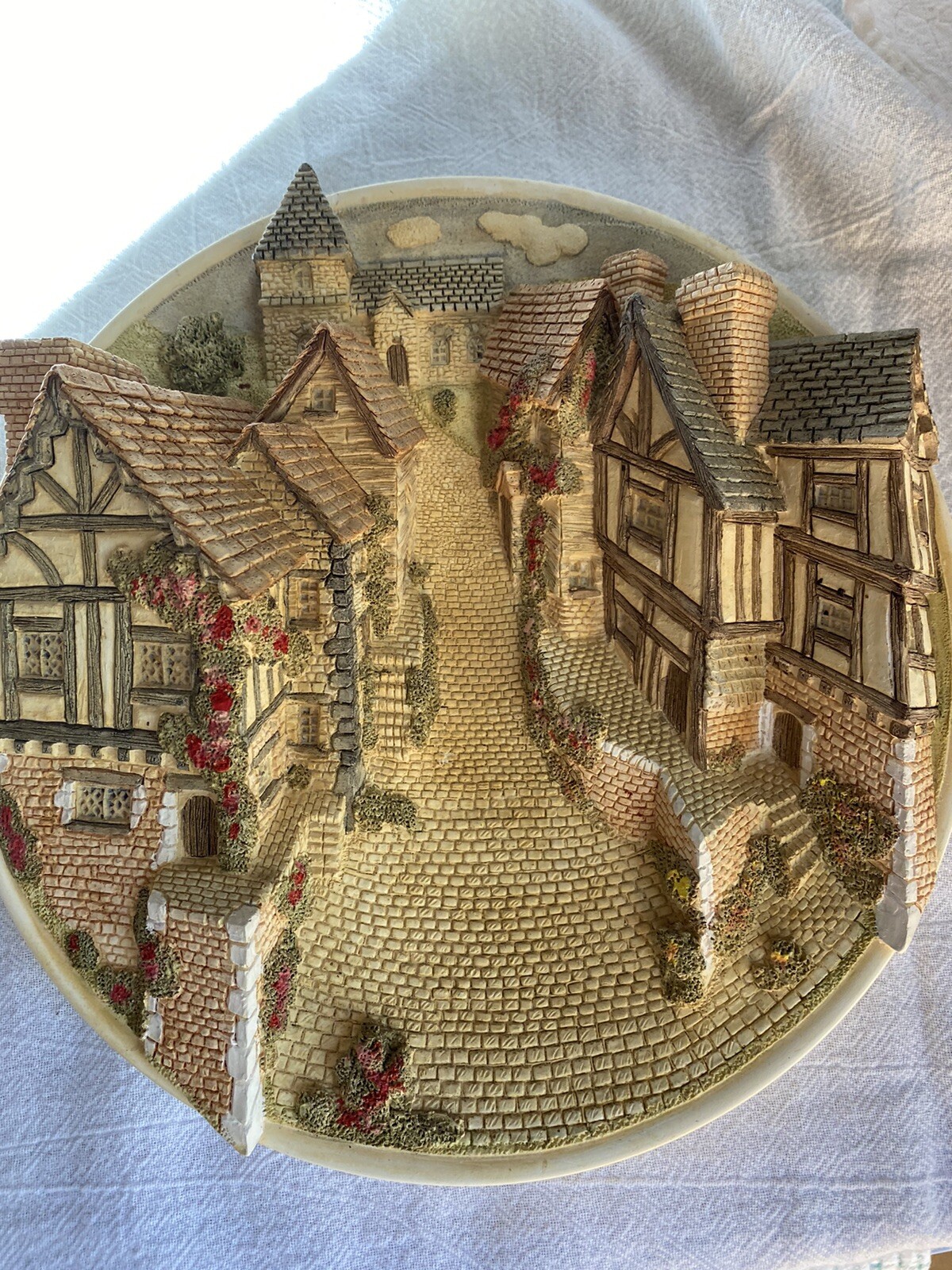 David Winter Cottages – Collector’s Guild Piece – 3D Plaque – Cobblestone Street