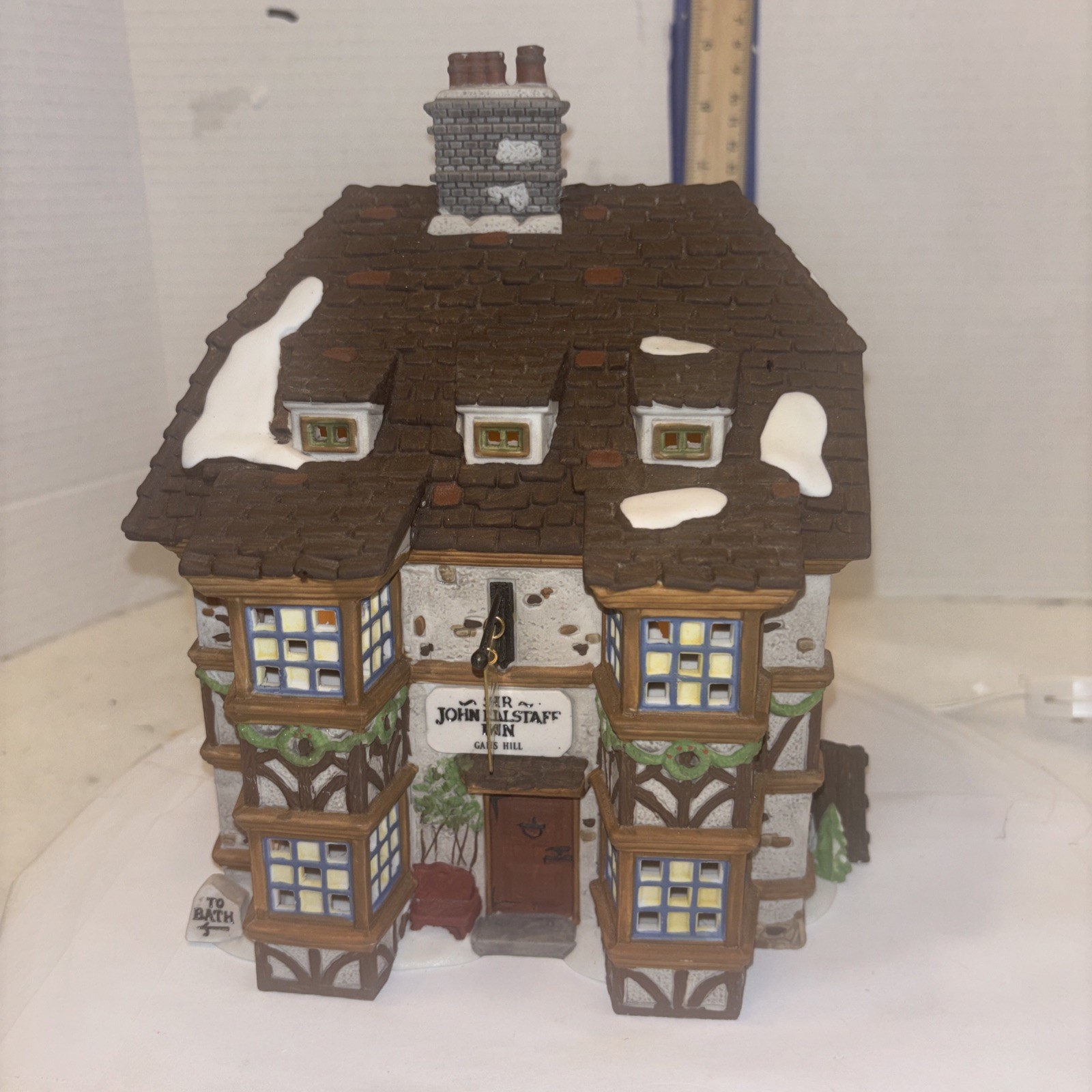 Dept 56 HVC Dickens Village Series The Pied Bull Inn #57517 Old Stock w/Box