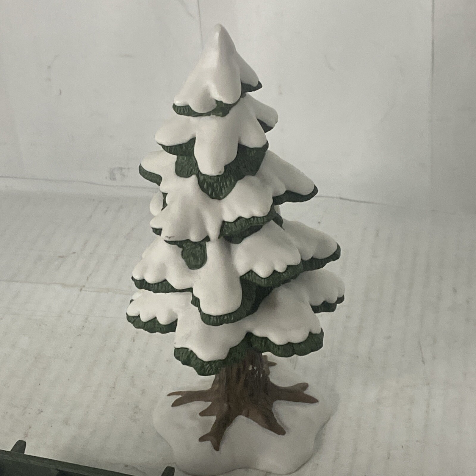 Department 56 Accessory Lot 2 Metal Park Benches And 1 Porcelain Pine