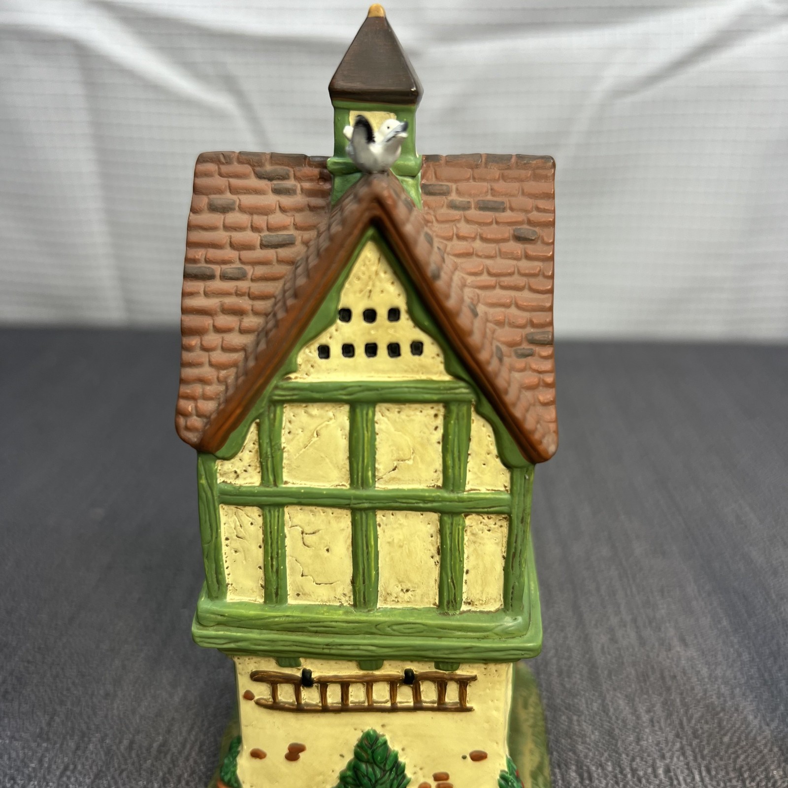 Vtg 2000 Dept 56 HVC Dickens Village Series Hedgerow Dovecote Accessory #58524