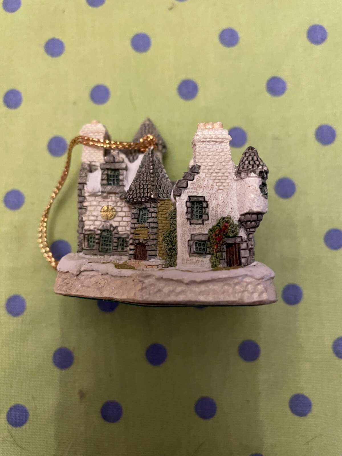 David Winter Cottages “Hogmany and Christmas in Scotland” 1 3/4″ Ornament NEW!