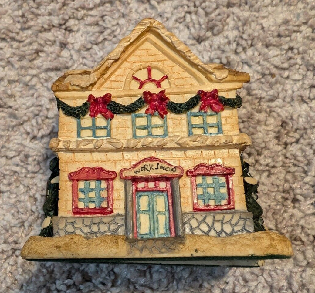 VTG Windsor Village Holiday House Collectibles Miniture Figures In OPEN HOUSE