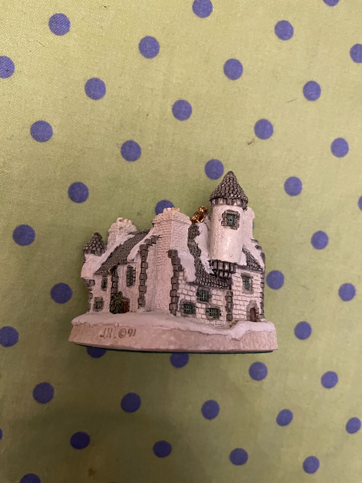 David Winter Cottages “Hogmany and Christmas in Scotland” 1 3/4″ Ornament NEW!