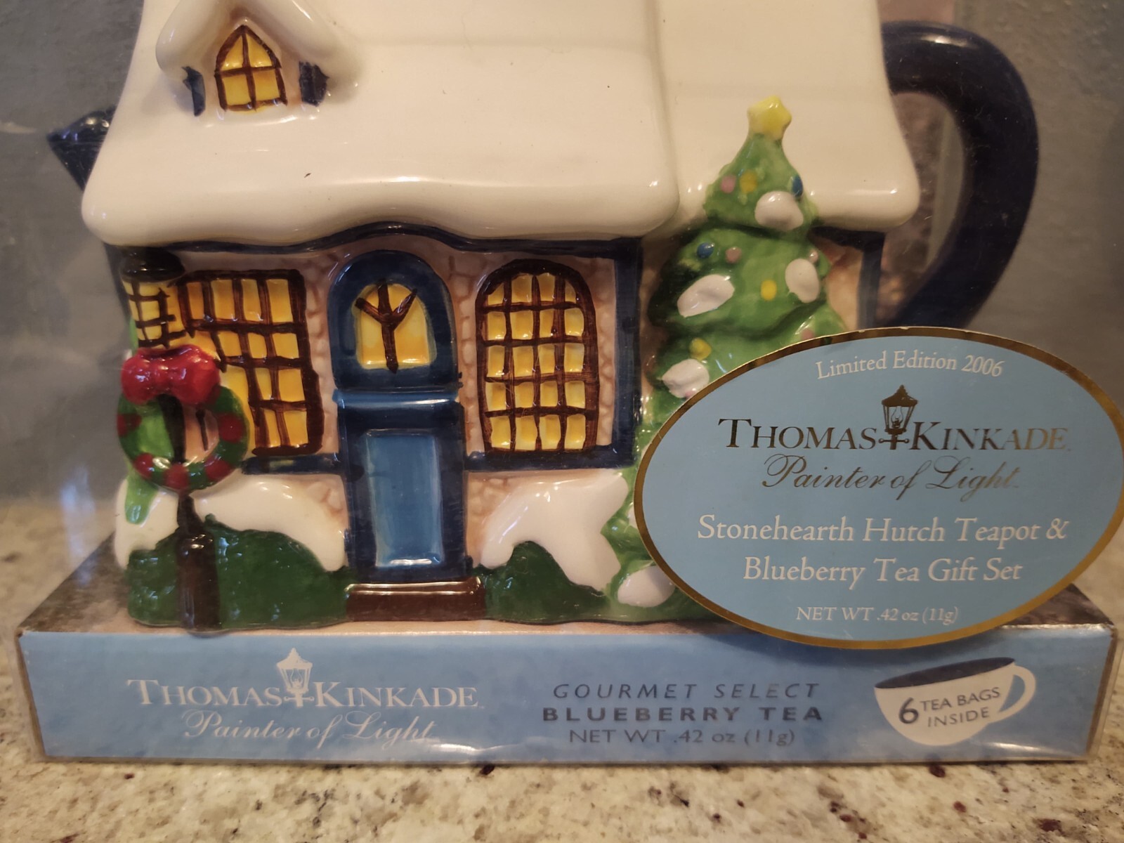 2006 Limited Edition Thomas Kinkade Stonehearth Hutch Teapot Christmas Brand New