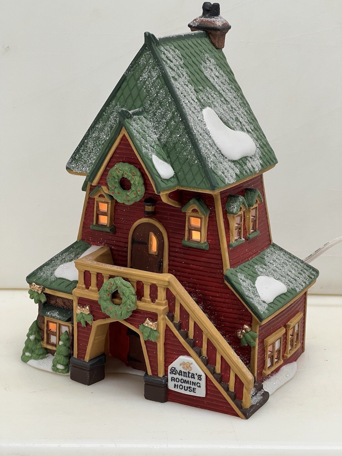 Dept 56 North Pole Santas Rooming House #56386 1995 Retired Excellent !