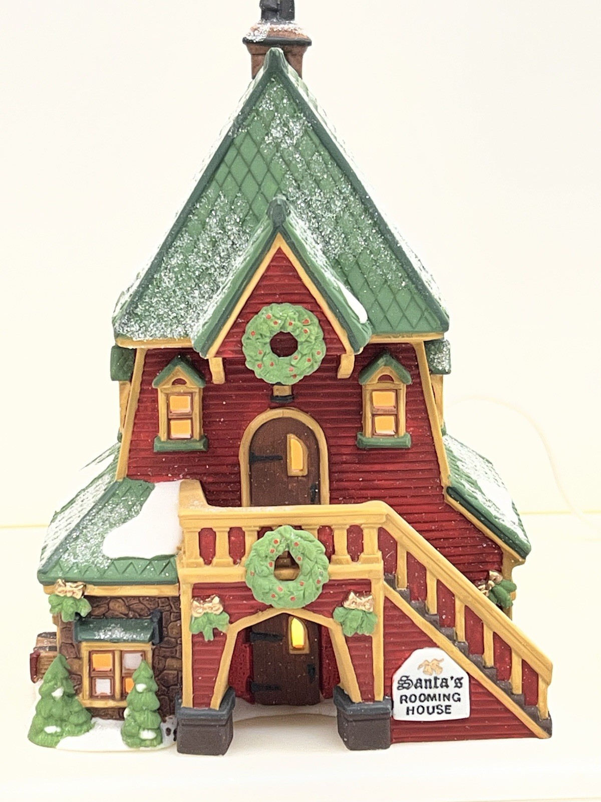 Dept 56 North Pole Santas Rooming House #56386 1995 Retired Excellent !