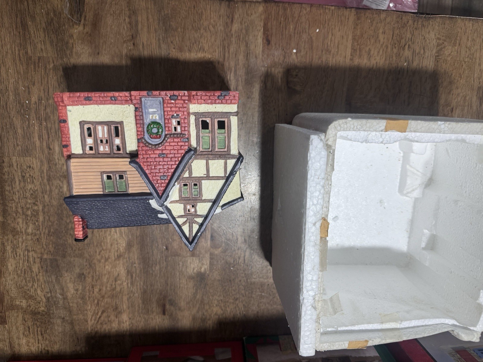 Dickens Keepsake Christmas Village Porcelain House O’Well Novelty 1994